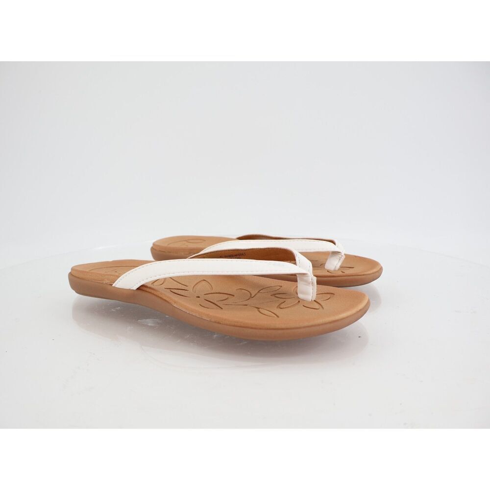 Born BOC Hanna Sandals Slides Size 6M White Vegan Leather Slip On Thong Flats